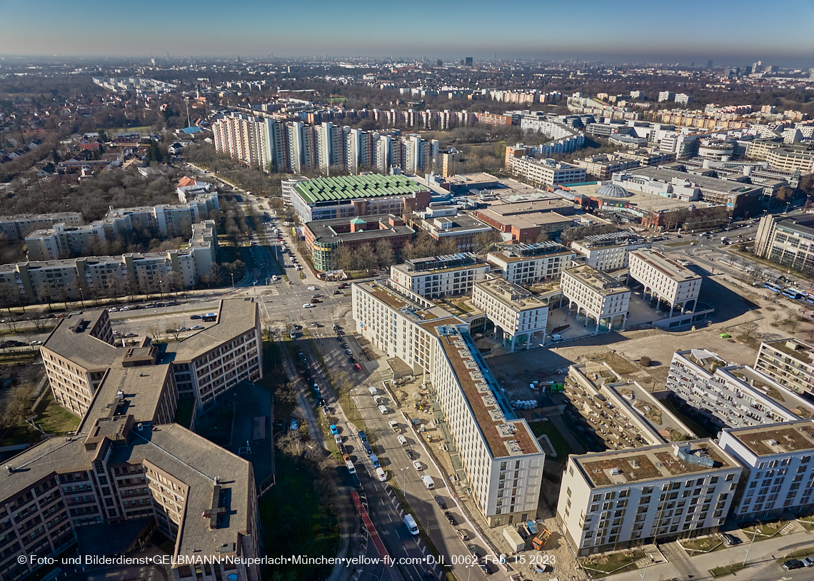 15.02.2023 - Perlach Plaza - Rentenversicherung - SHAERE - Allianz in Neuperlach
